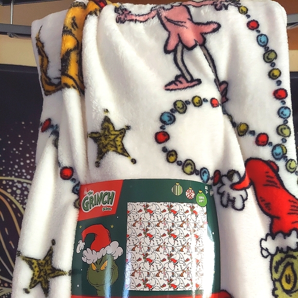 NWT Grinch Full/Queen Holiday Limited Fleece Blanket - Picture 3 of 4